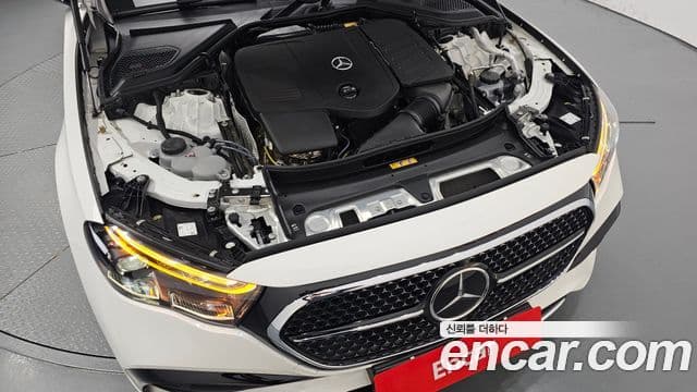 Mercedes-Benz E-Class 2025 — Photo 7/36