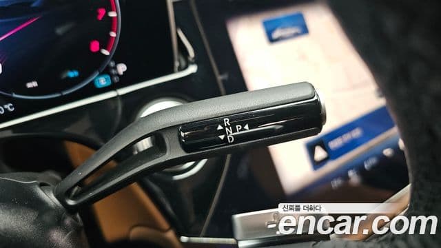 Mercedes-Benz E-Class 2025 — Photo 13/36