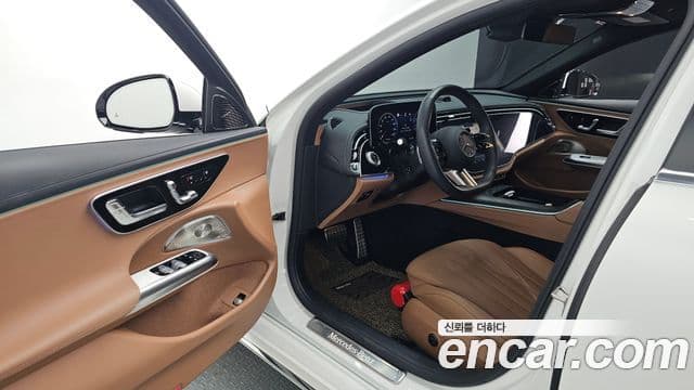 Mercedes-Benz E-Class 2025 — Photo 35/36