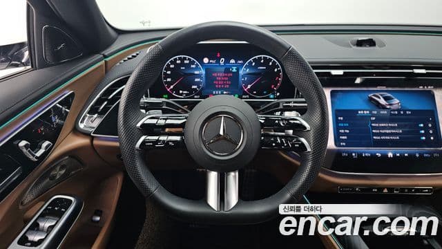 Mercedes-Benz E-Class 2025 — Photo 12/36