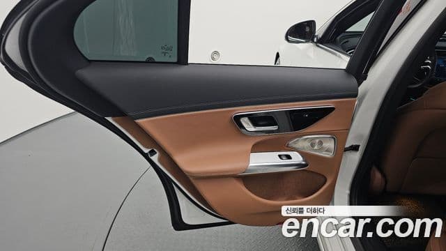 Mercedes-Benz E-Class 2025 — Photo 15/36