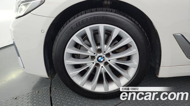 BMW 5 Series 2021 — ფოტო 5/20