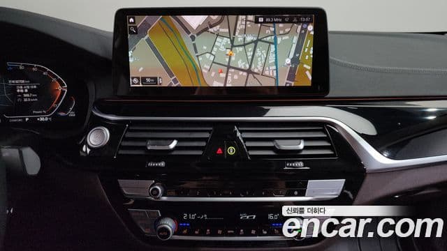 BMW 5 Series 2021 — ფოტო 12/20