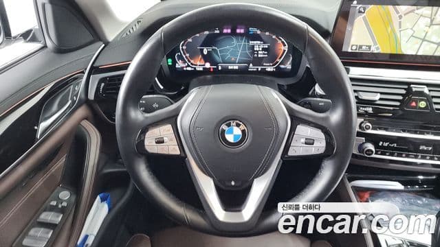 BMW 5 Series 2021 — ფოტო 13/20
