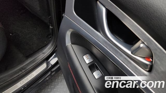 Genesis G70 2019 — Photo 16/36