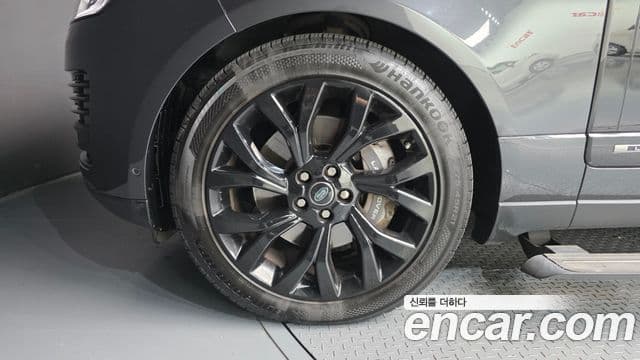 Land Rover Range Rover 2018 — ფოტო 15/20