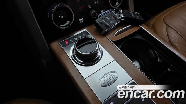 Land Rover Range Rover 2018 — ფოტო 17/20