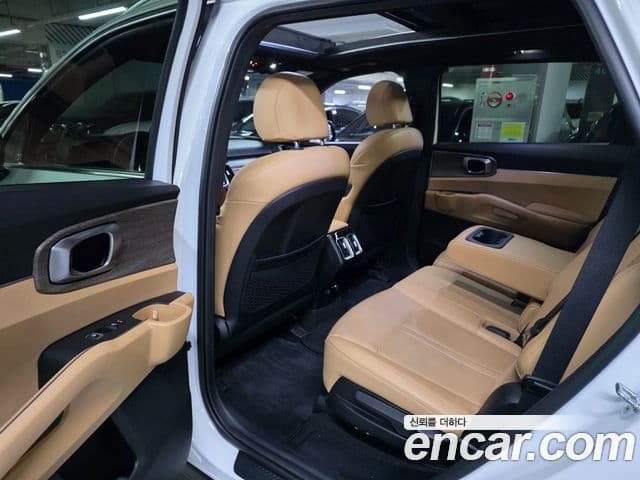 Kia Sorento 2022 — ფოტო 16/20