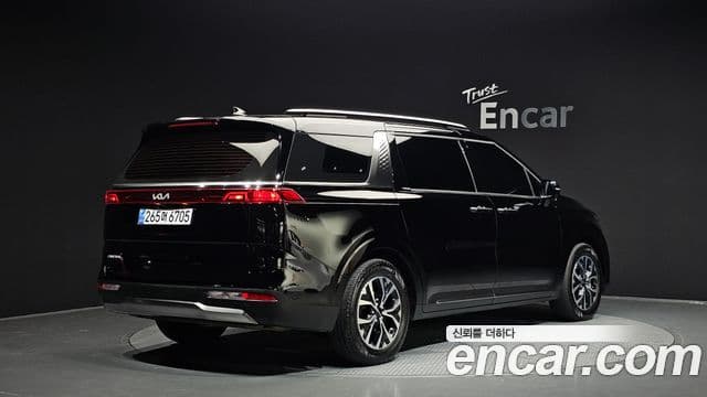 Kia Carnival 2023 — Фото 1/20