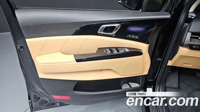 Kia Carnival 2023 — Photo 25/30