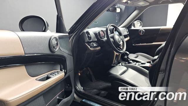 Mini Cooper Countryman 2019 — Фото 10/20