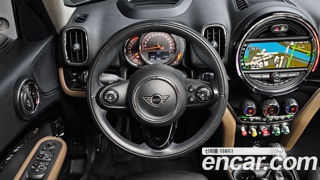 Mini Cooper Countryman 2019 — Фото 13/20