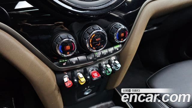Mini Cooper Countryman 2019 — Фото 17/20