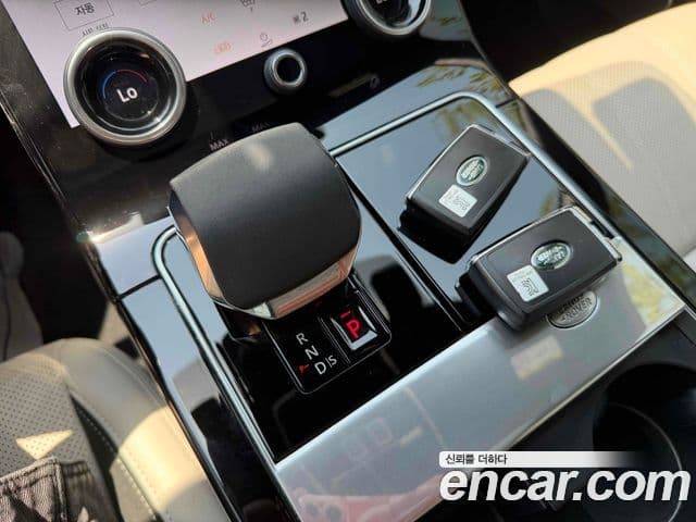 Land Rover Range Rover Velar 2021 — Şəkil 19/20