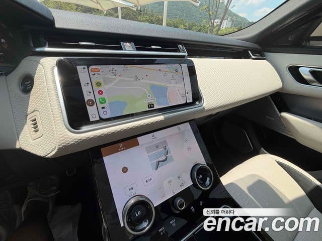 Land Rover Range Rover Velar 2021 — Şəkil 12/20
