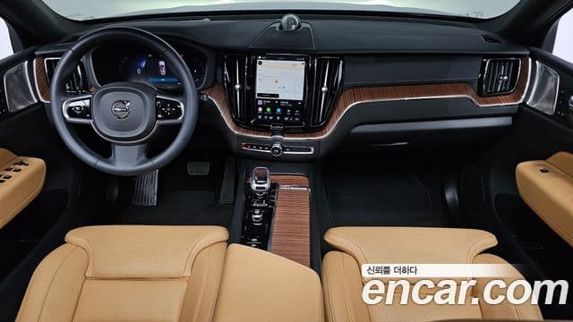 Volvo XC60 2023 — Şəkil 7/20