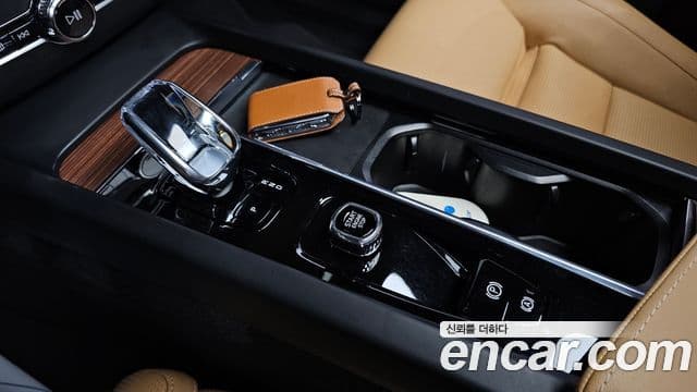 Volvo XC60 2023 — Şəkil 9/20