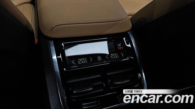 Volvo XC60 2023 — Şəkil 19/20