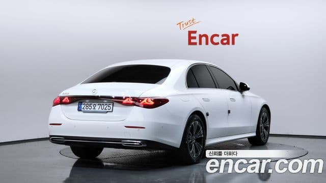 Mercedes-Benz E-Class 2024 — ფოტო 2/20