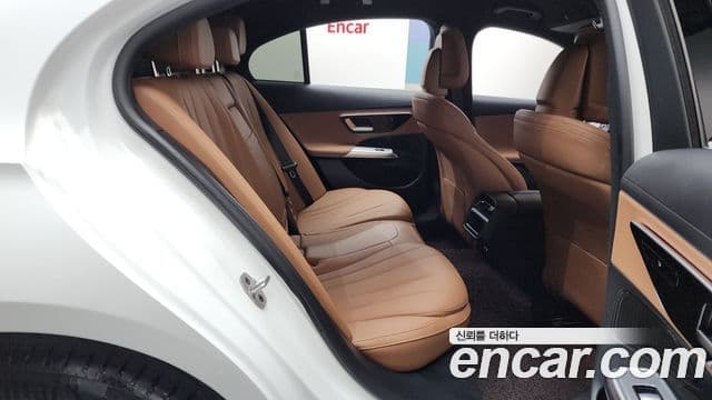 Mercedes-Benz E-Class 2024 — ფოტო 11/20