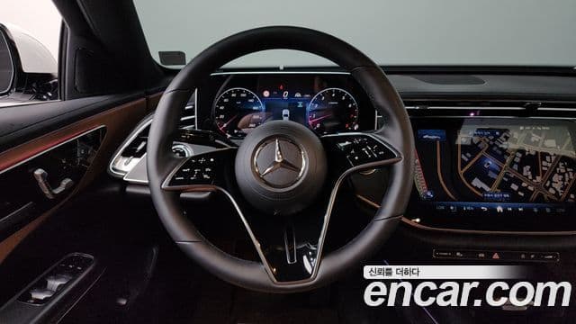 Mercedes-Benz E-Class 2024 — ფოტო 13/20