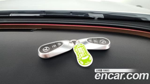 Mercedes-Benz E-Class 2024 — ფოტო 15/20