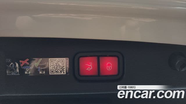 Mercedes-Benz E-Class 2024 — ფოტო 18/20