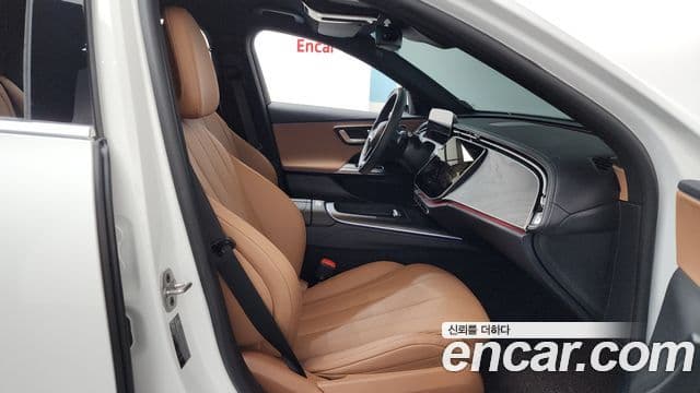 Mercedes-Benz E-Class 2024 — Photo 22/33