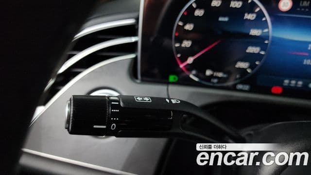 Mercedes-Benz E-Class 2024 — Photo 19/33