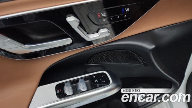 Mercedes-Benz E-Class 2024 — Photo 33/33
