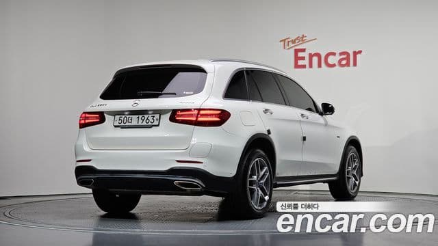 Mercedes-Benz GLC-Class 2018 — Şəkil 2/20