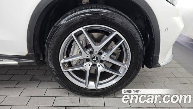 Mercedes-Benz GLC-Class 2018 — Photo 24/33