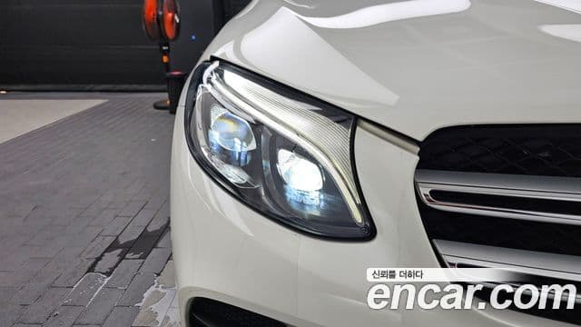 Mercedes-Benz GLC-Class 2018 — Photo 20/33