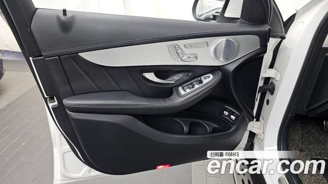 Mercedes-Benz GLC-Class 2018 — Photo 3/33