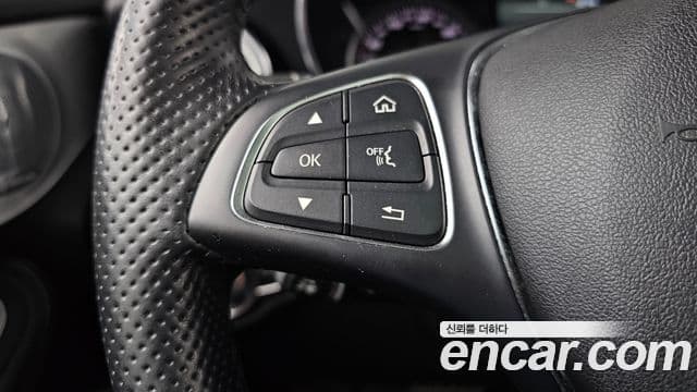 Mercedes-Benz GLC-Class 2018 — Photo 27/33