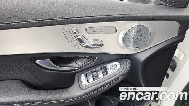 Mercedes-Benz GLC-Class 2018 — Photo 16/33