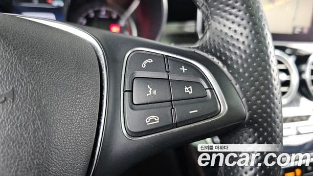 Mercedes-Benz GLC-Class 2018 — Photo 28/33