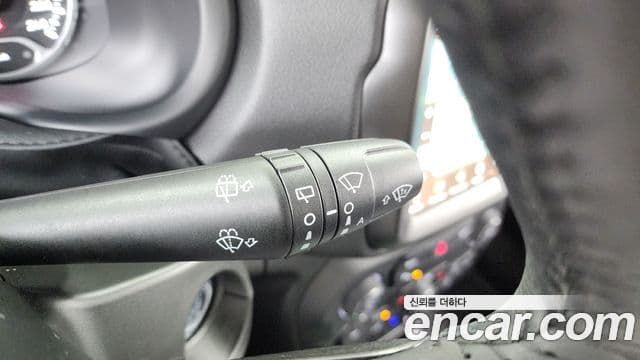 Jeep Renegade 2022 — ფოტო 19/20