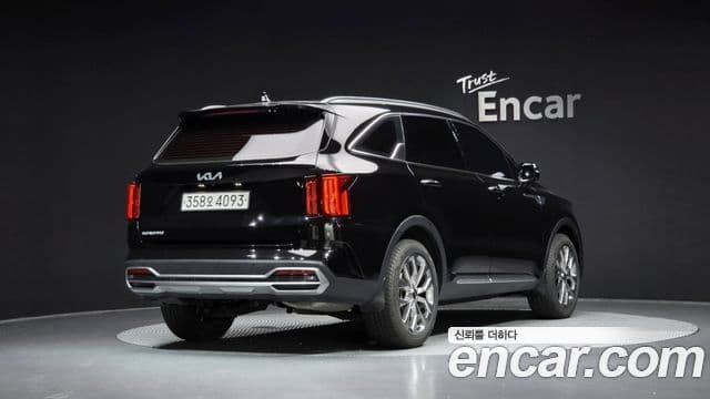 Kia Sorento 2023 — ფოტო 2/20