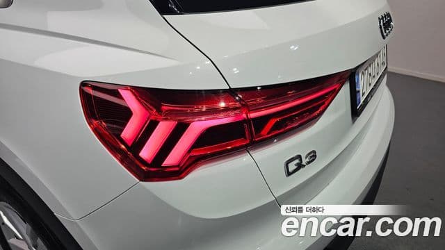 Audi Q3 2020 — Şəkil 31/32