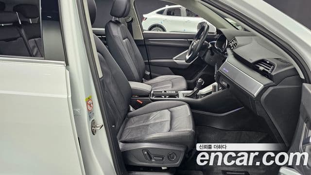 Audi Q3 2020 — Şəkil 22/32