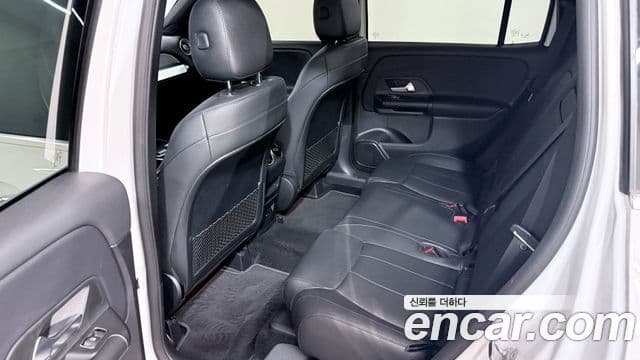Mercedes-Benz GLB-Class 2021 — ფოტო 9/20