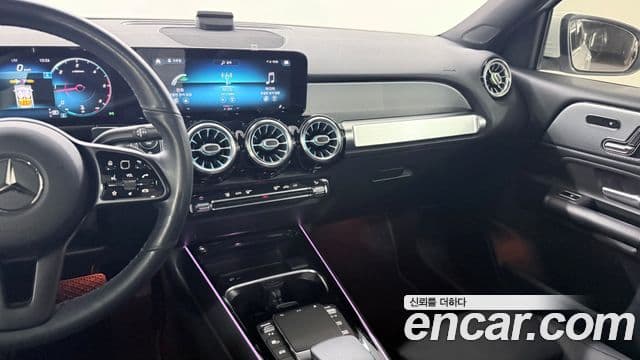Mercedes-Benz GLB-Class 2021 — ფოტო 13/20
