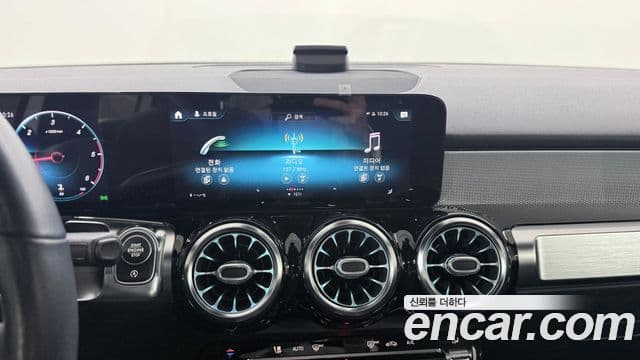 Mercedes-Benz GLB-Class 2021 — ფოტო 14/20