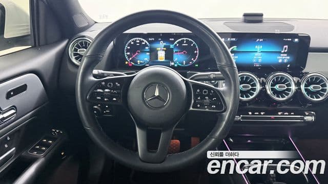 Mercedes-Benz GLB-Class 2021 — ფოტო 16/20