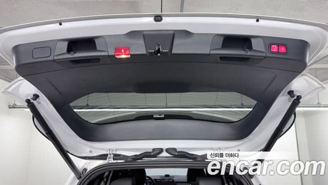 Mercedes-Benz GLB-Class 2021 — ფოტო 18/20