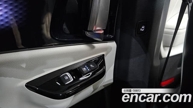 Kia Carnival 2023 — Şəkil 18/20