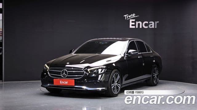 Mercedes-Benz E-Class 2021 — Photo 12/20