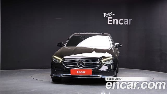 Mercedes-Benz E-Class 2021 — Photo 5/20