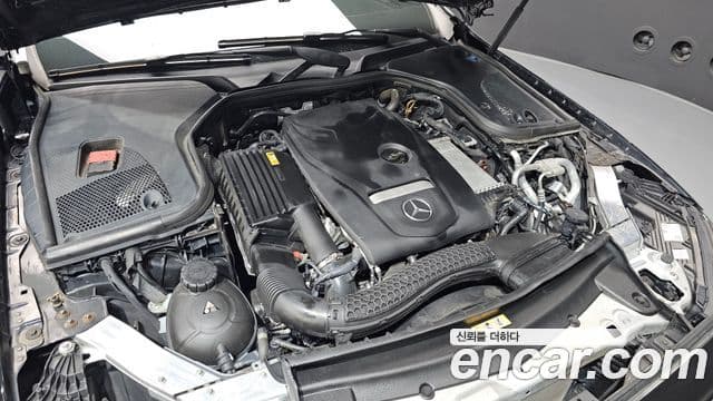 Mercedes-Benz E-Class 2021 — Photo 17/20